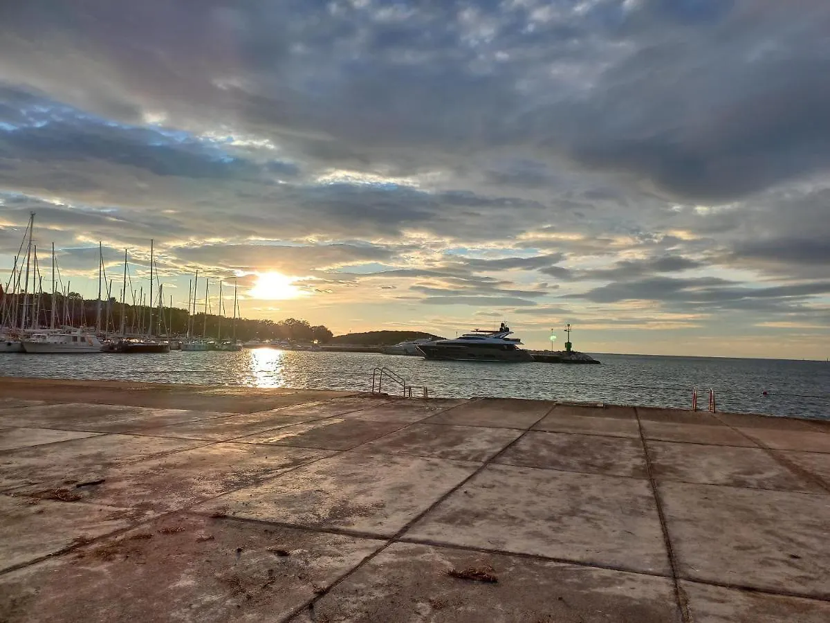 Alba Sanja I Teran Apartment Funtana